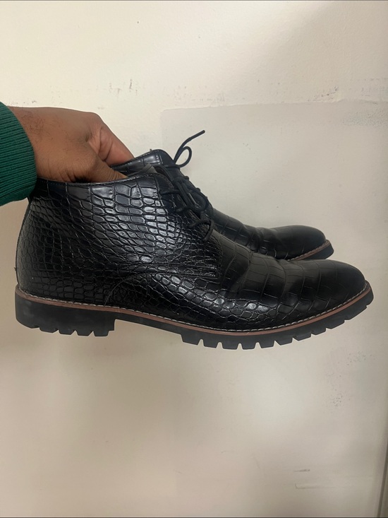n/a Other - Men's Black Croc-Embossed Leather Chukka Boots